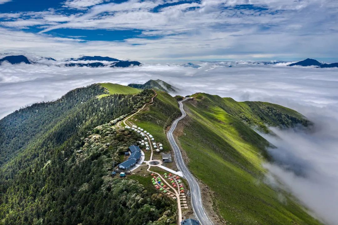 寻人启事达瓦更扎景区在寻找这两位川西最美雪山游客