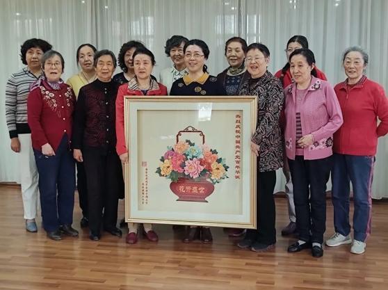 【关注"花开盛世"献给党 巧手匠心颂祖国