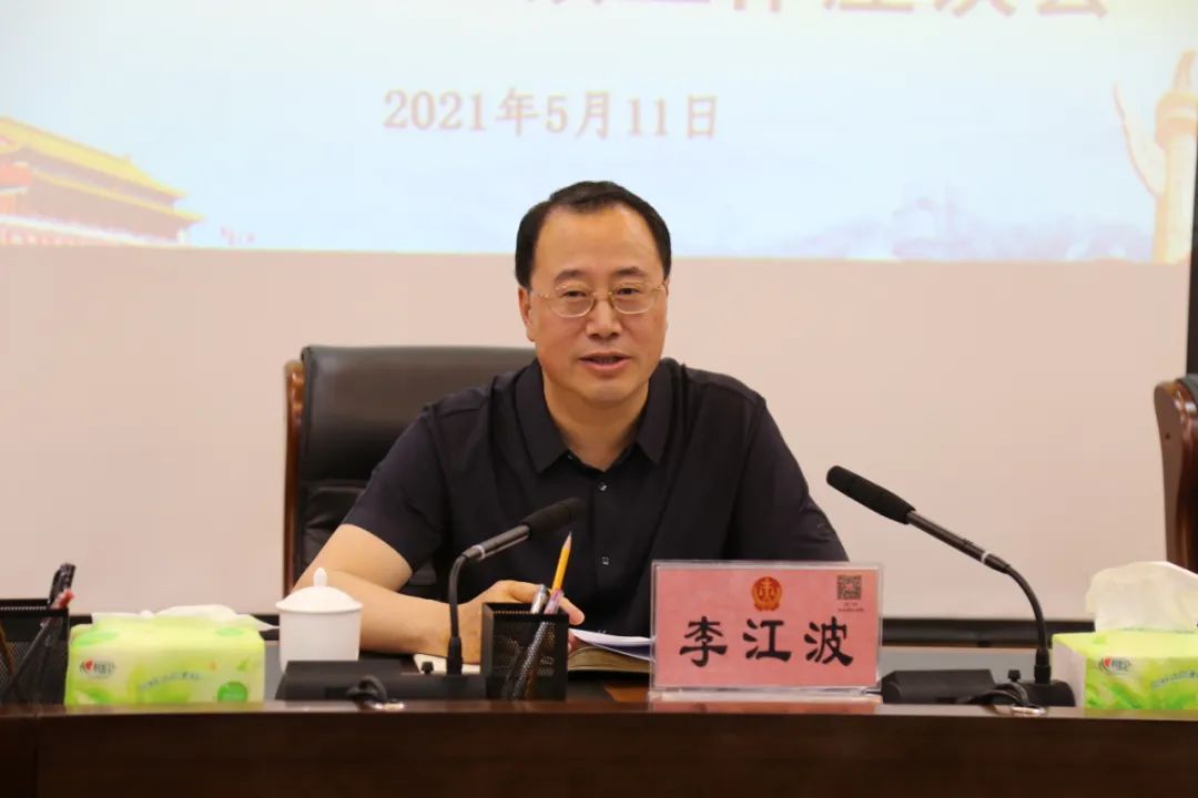 会上,铜仁中院党组副书记,常务副院长肖明俊向李江波主任汇报了全市