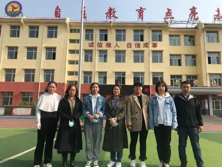 让平凡的日子闪闪发光滦平县第二小学五年级班主任剪影