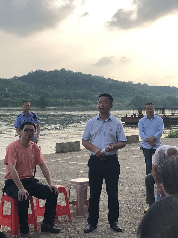 衡南县第三中学举行珍爱生命预防溺水河边恳谈会