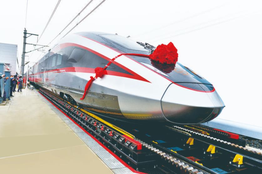 中国中车展区,中车长客以模型展示了时速400公里跨国互联互通高速动车