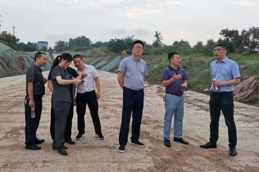 副院长姚玉林带队,与行政庭一行来到位于合江县白米镇的江北新城规划