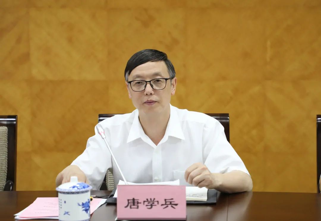 市中院党组书记,院长唐学兵主持会议并汇报前期党史学习教育开展情况.