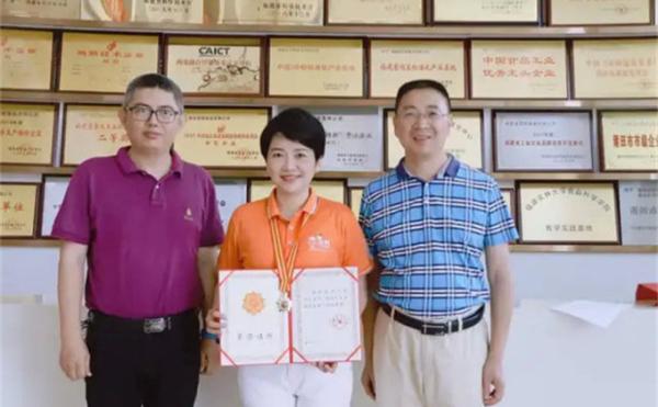 张丽芬同志荣获“福建省五一劳动奖章”(最新发布)