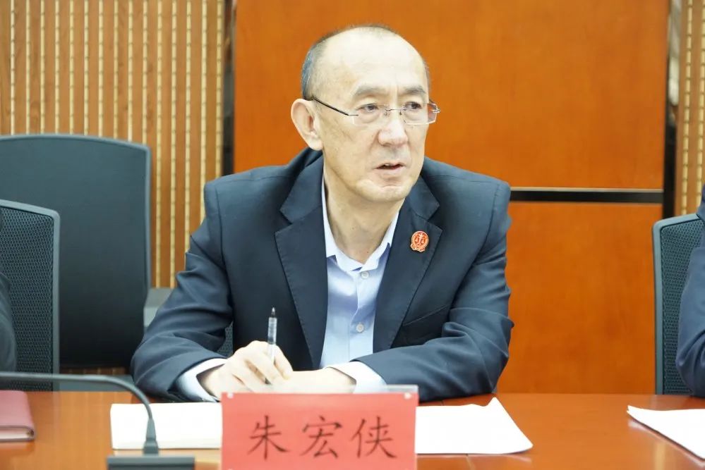 座谈会上,朱宏侠副院长向与会代表介绍了全市法院执行队伍教育整顿和