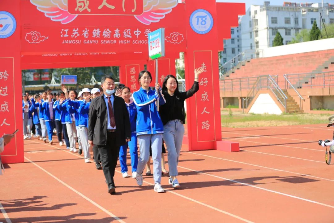 华诞 即将到来之际, 5月18日, 江苏省赣榆高级中学高二年级1200名学生