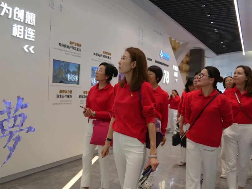 上党课唱红歌展未来丨奉化区巾帼创业创新联谊会第三