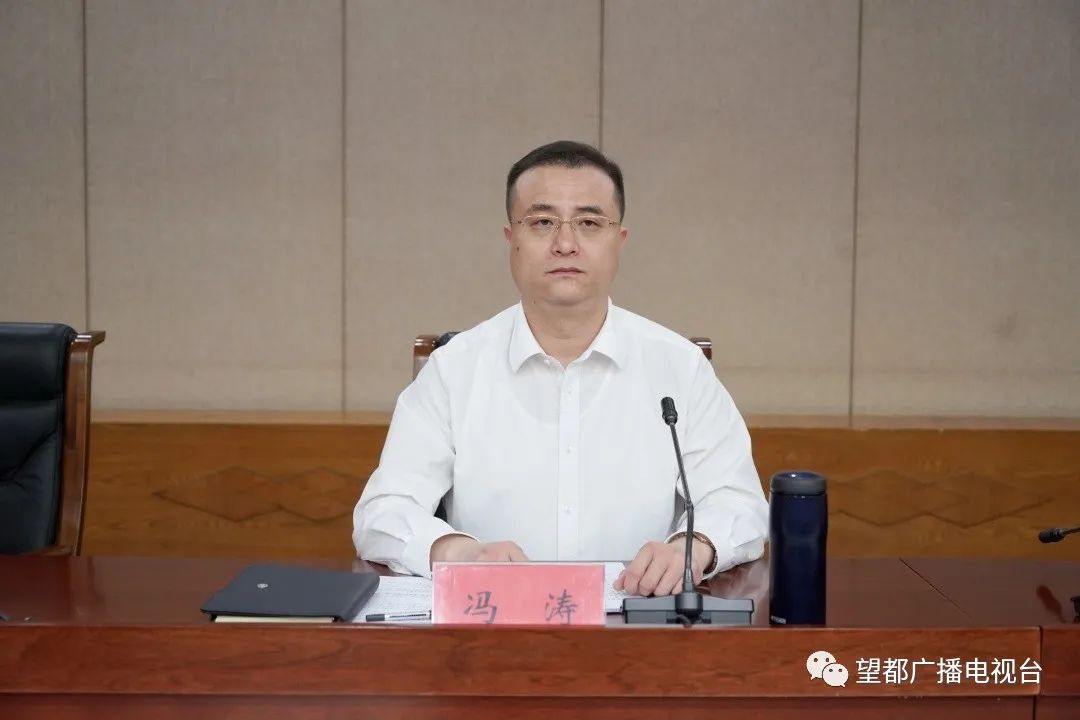 冯涛向孙晨光同志为望都发展做出的贡献表示感谢和衷心祝福.