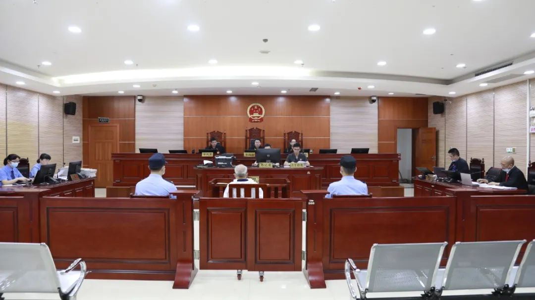 来宾市人民检察院起诉指控2004年至2019年,被告人余兴祥利用担任玉林