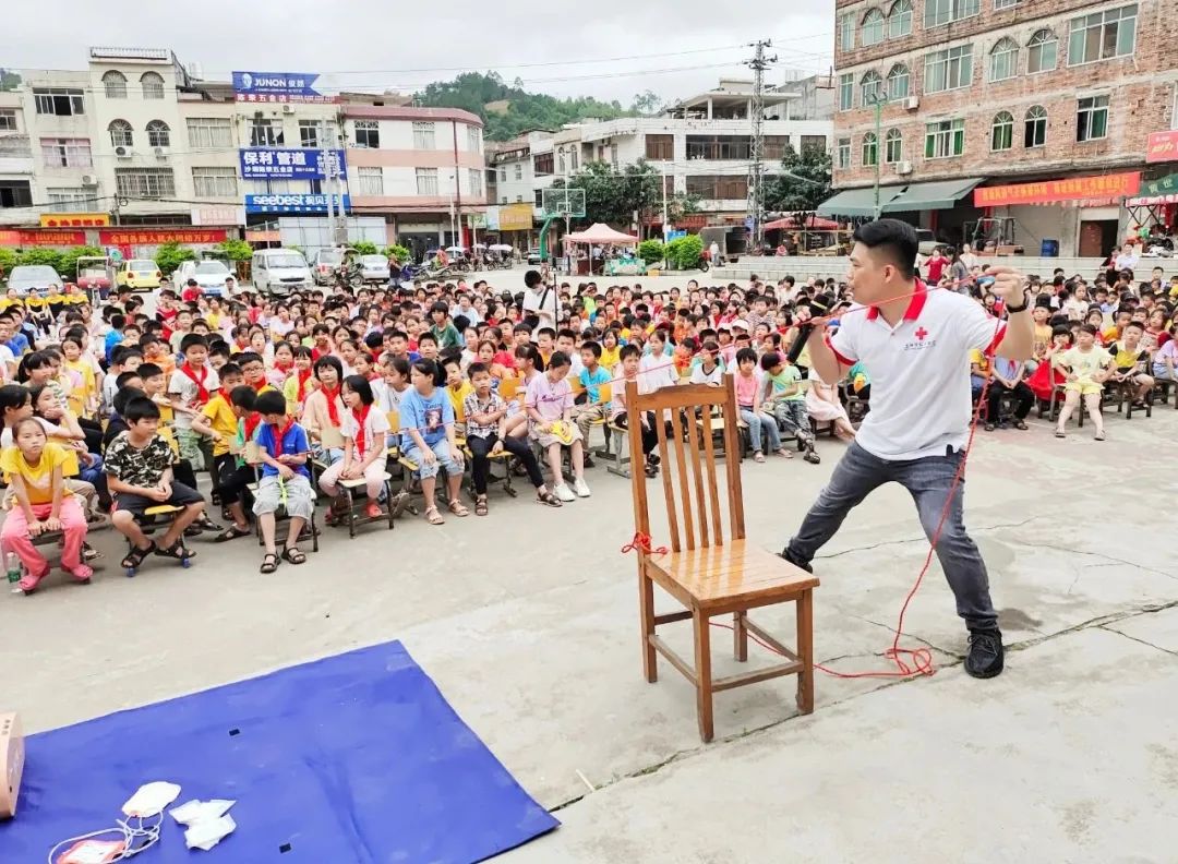 玉林市"珍惜生命,预防溺水"安全宣传教育活动走进北流