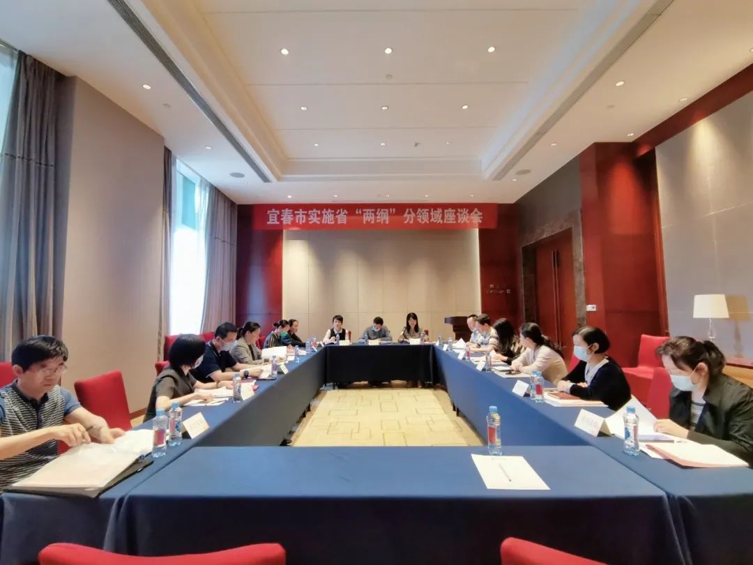 "领域座谈会市妇儿工委副主任,市政府办副主任许清主持会议兰亚青指出