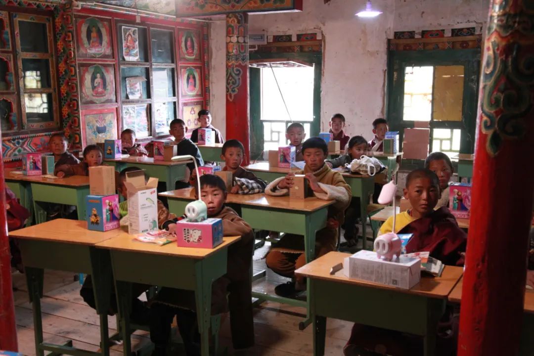 为乡村教育撑起希望走进甘孜藏区
