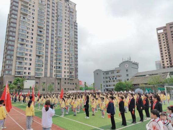 团区委在凤仪小学举行安顺市西秀区少先队员心向党红色基因代代传