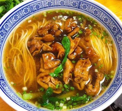 舌尖上海丨"酥,糯,香,有嚼头"的大肠面