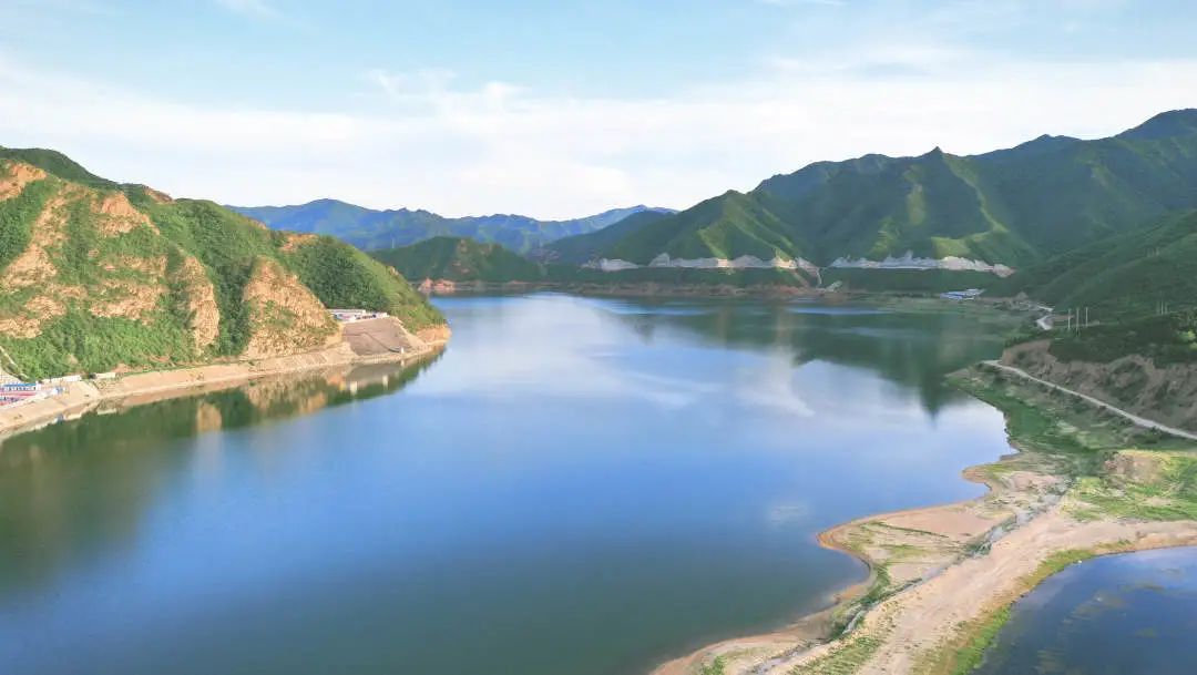 世界最大"充电宝"河北丰宁抽水蓄能电站上水库下闸蓄水