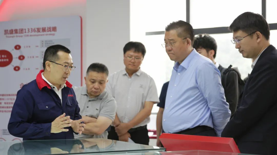 唐山市发改委主任郝志军大唐国际副总经理万勇一行到成都中建材调研