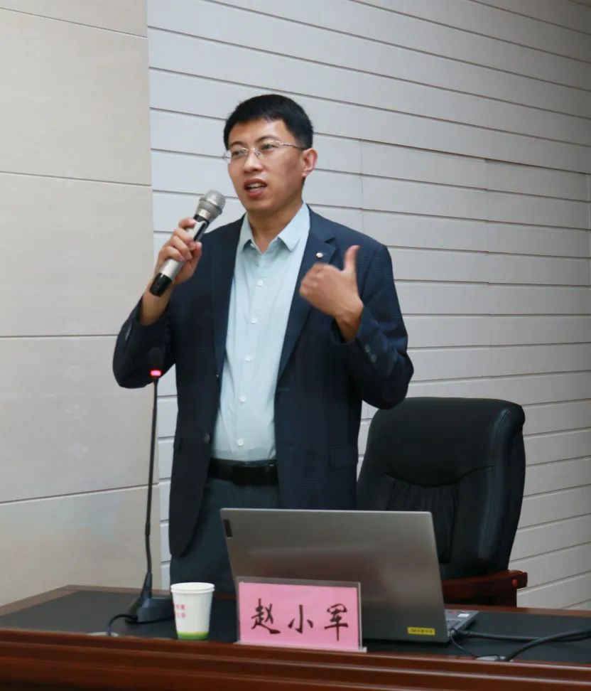 5月21日,保定中院邀请河北大学教育学院副院长赵小军教授,为我市两级