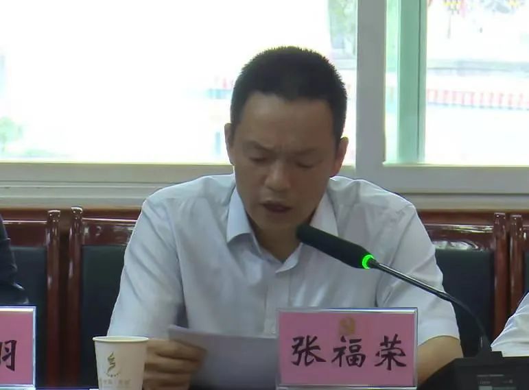 第六批援藏干部人才领队熊茂材及泸州市统战部副部长张福荣依次就援藏