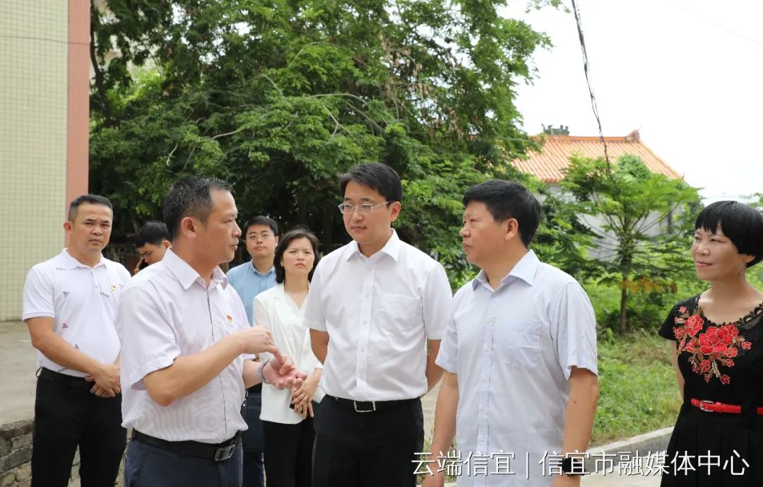 老干部局局长龙国军和信宜市委副书记,市长龚庆,市委常委,组织部长江