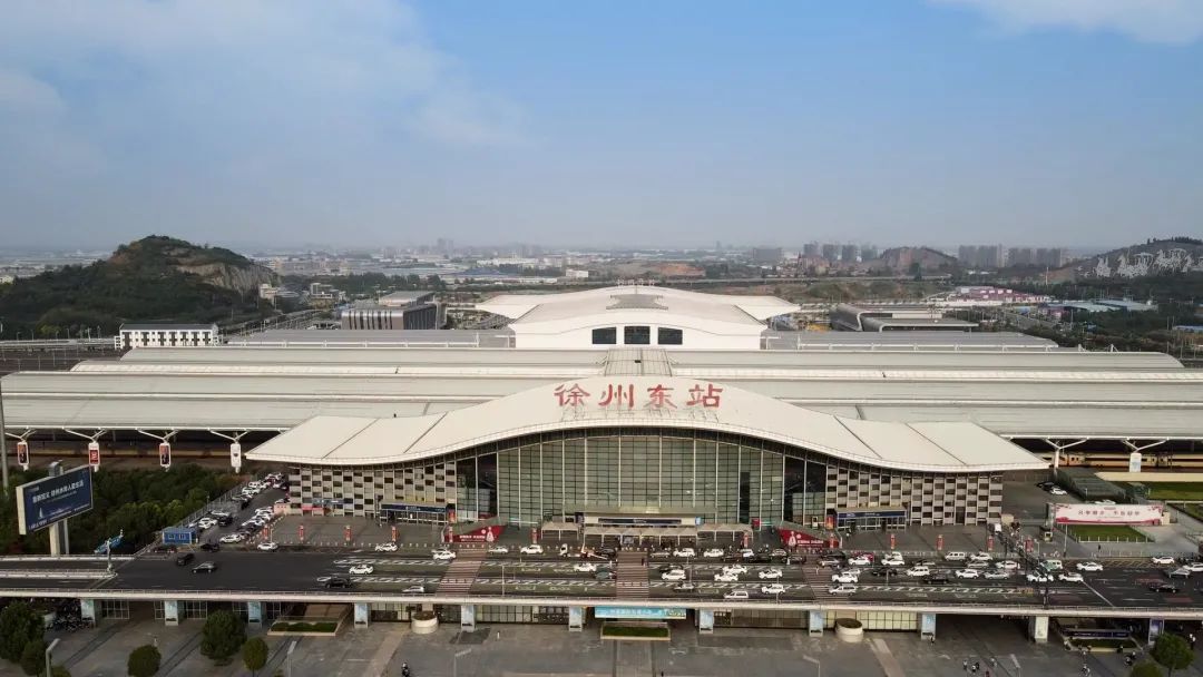 5月27日 对徐州东站西广场地下停车场 进行封闭升级改造 同时正式