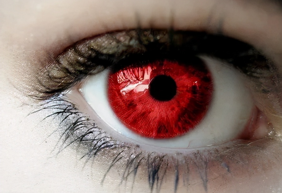 他们为何将眼球纹成黑色?瞳孔还有天生红色?