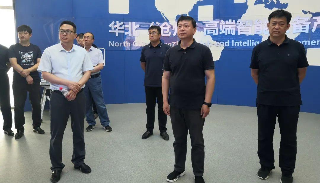 区委副书记代区长张一新到园区走访调研