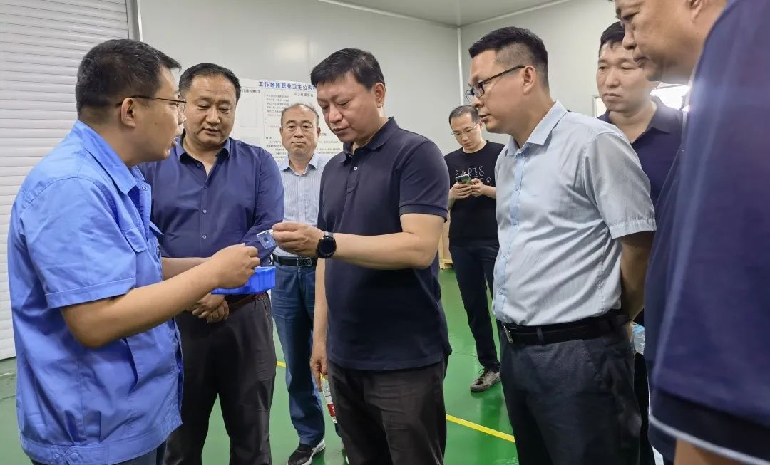 区委副书记代区长张一新到园区走访调研