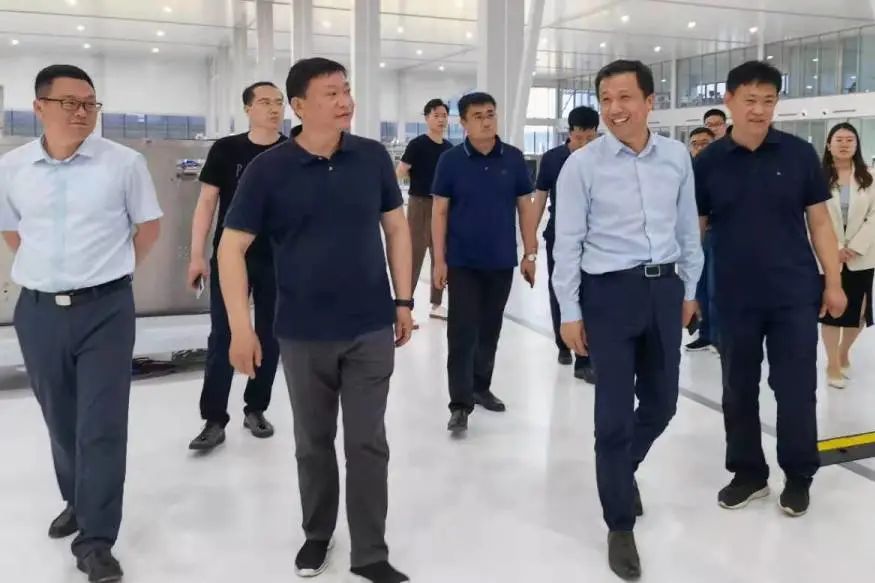 区委副书记代区长张一新到园区走访调研
