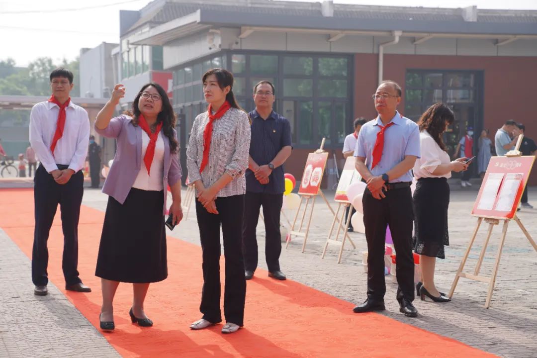 6月1日国际儿童节这天,县委副书记,县政府党组书记,代县长付红瑜来到