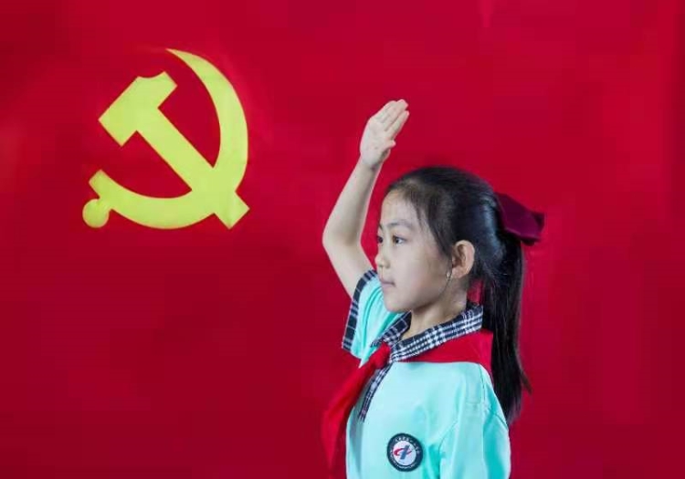 大庆市大同区第一小学开展"童心向党 我向党旗敬个礼"