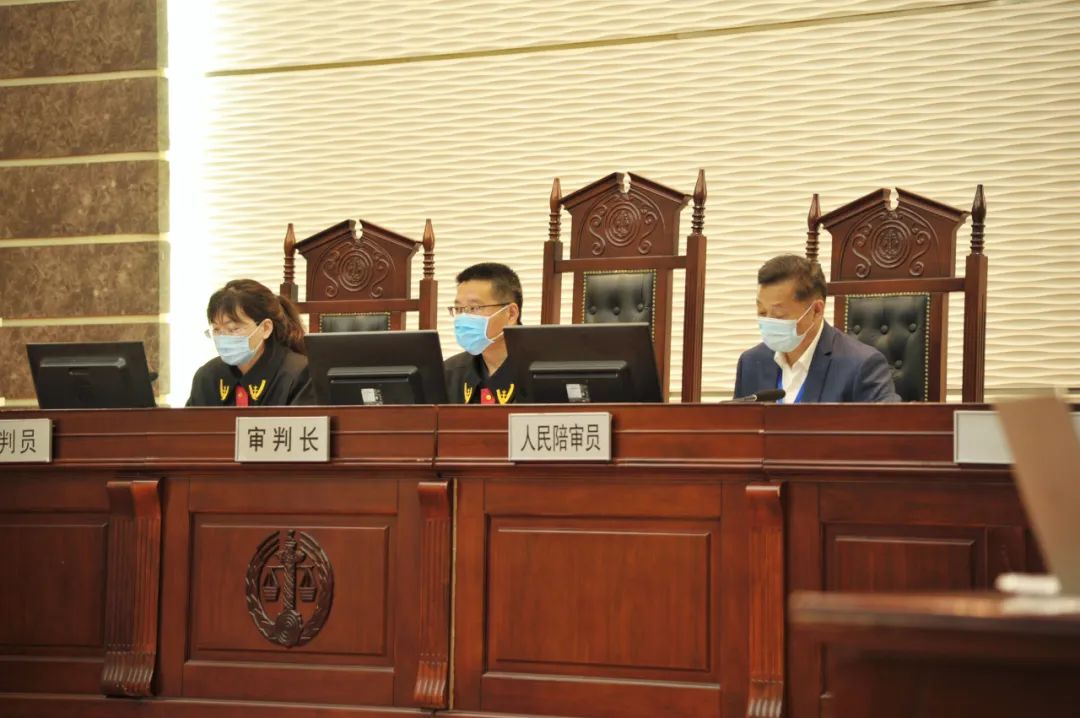 42名被告人利用电信网络诈骗案今日开庭在网上看到招收做串珠子包装