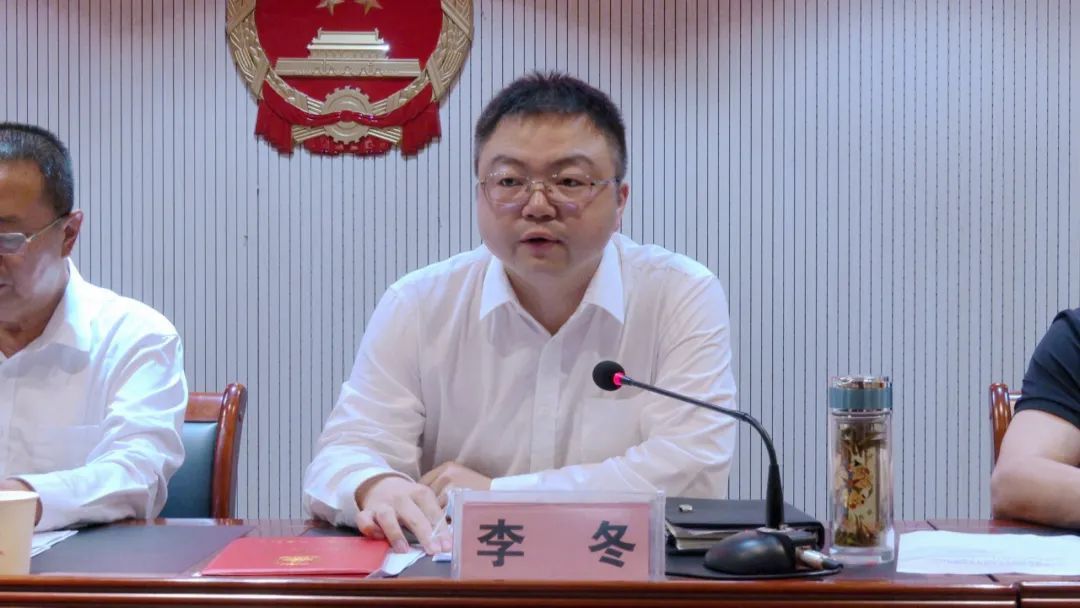 会议表决通过了李冬同志为武强县人民政府副县长,代理县长,表决通过了