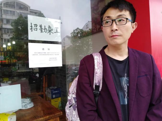 朱承棋和妻子都是当涂石桥人,在马鞍山市军民路农贸市场附近经营着一