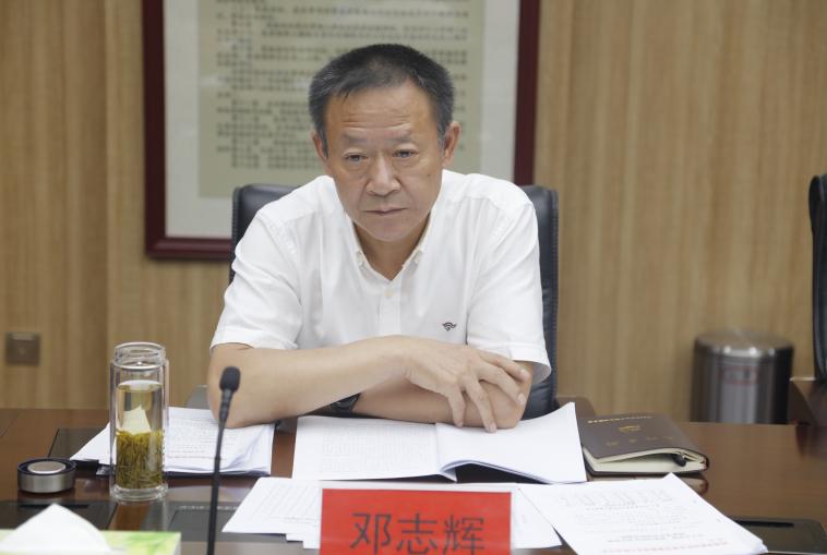 市委常委政法委书记邓志辉到中院督导调研教育整顿查纠整改环节工作