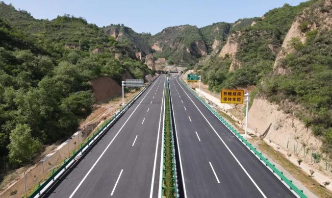 6月底正式通车运营延黄高速公路顺利通过交工验收