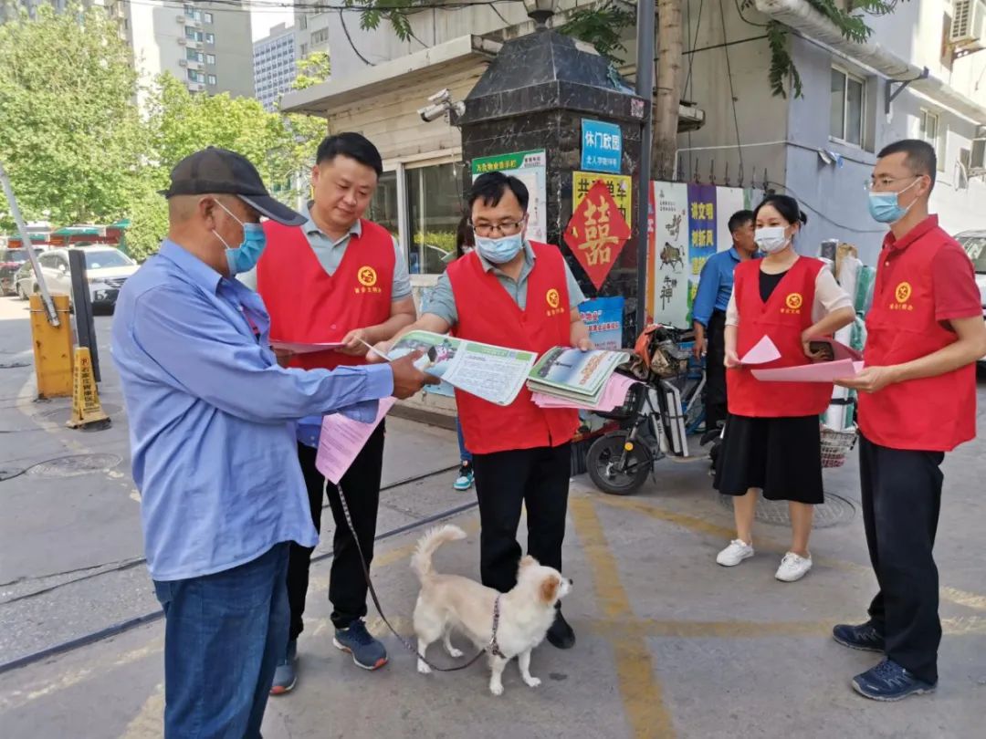 建设】石家庄市委网信办党员志愿者走进社区开展网络公益宣传服务活动