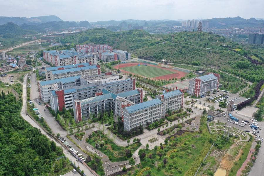 (6月7日)  普通高等学校招生全国统一考试开考  在修文县修文中学考点
