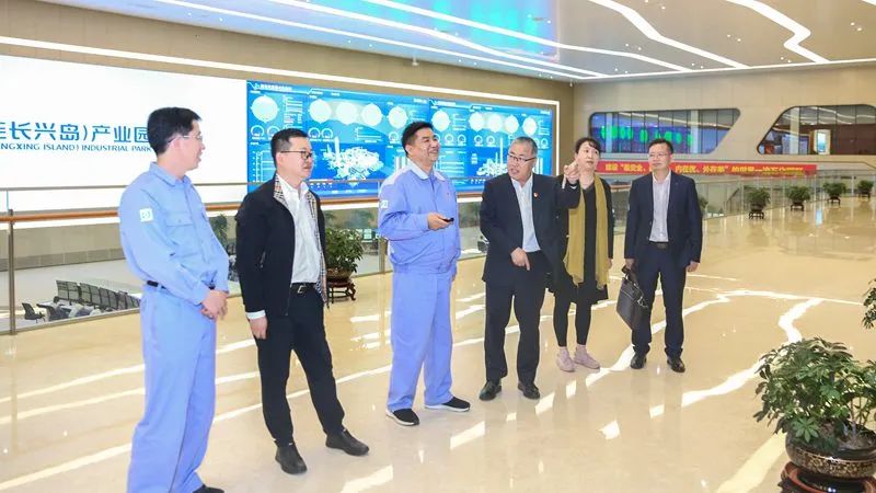 中国化工报社社长崔学军一行调研恒力大连长兴岛产业园