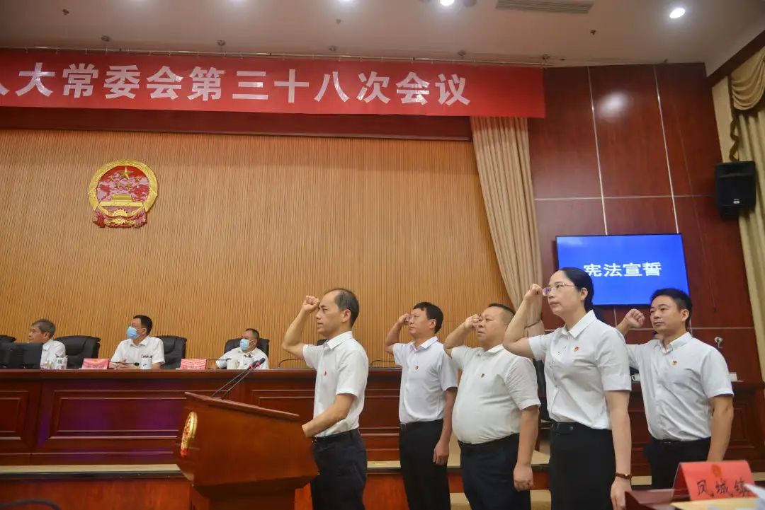 免去吴百发同志安溪县人大常委会环境与城乡建设工作委员会副主任职务
