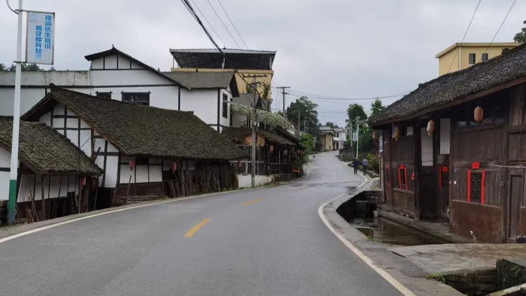 奋斗百年路启航新征程乡村振兴修文县大木村红色旅游聚人气村庄村民展