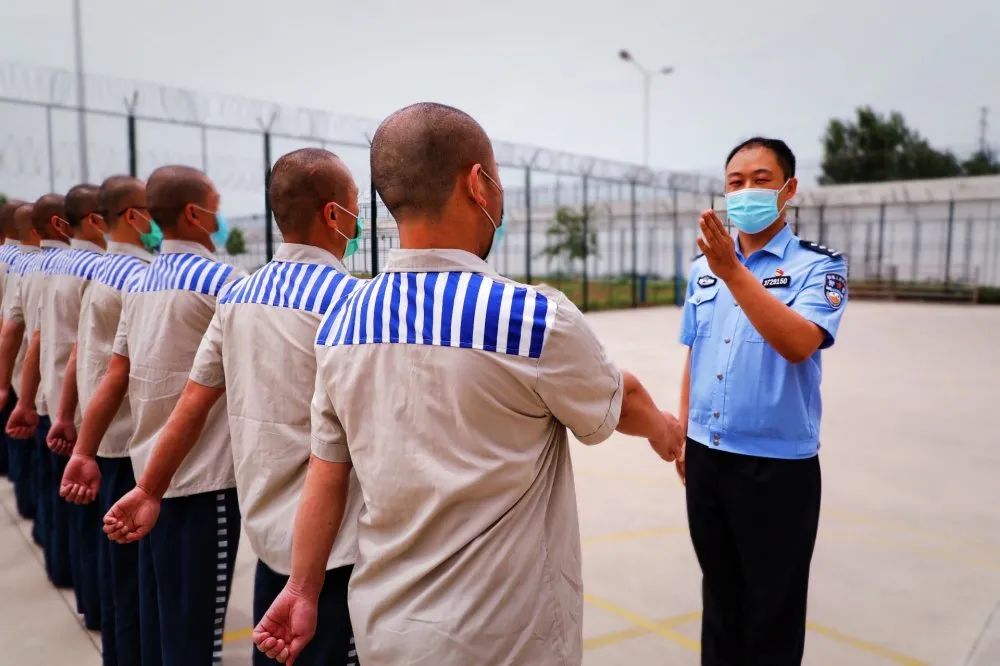 作为监狱工作的新鲜血液,更要志存高远脚踏实地,在工作,生活,学习中