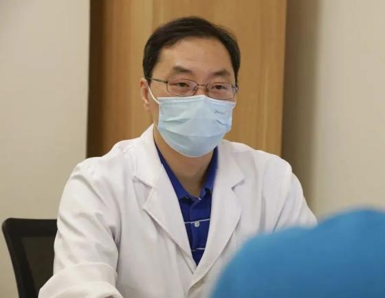 结合周围朋友的推荐和网上病友的评价后,她选择瑞金医院甲状腺外科