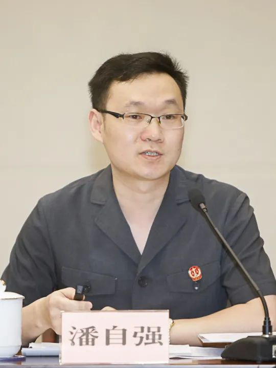 澎湃号>上海一中院> 主题发言潘自强上海一中院刑事庭法官助理与谈