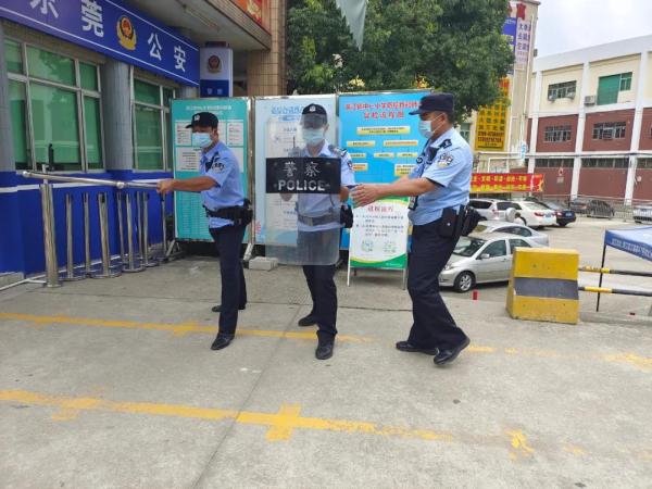 黄江以立体化巡防全面提升路面见警率