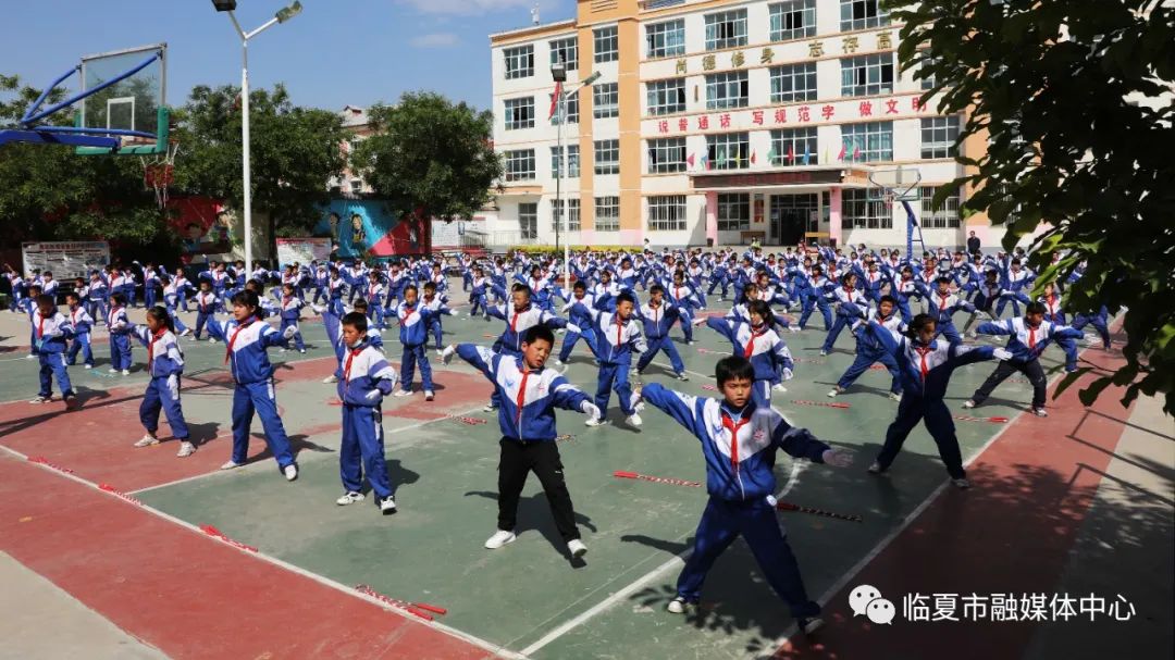 临夏市南龙学区:特色大课间 活力满校园