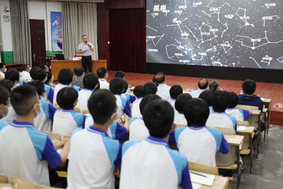 中国科学院院士韩占文受聘担任顺平县中学终身名誉校长