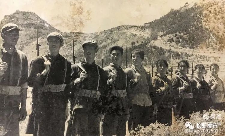 军民团结如山牢鱼水情谊似海深