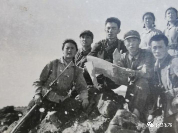 军民团结如山牢鱼水情谊似海深