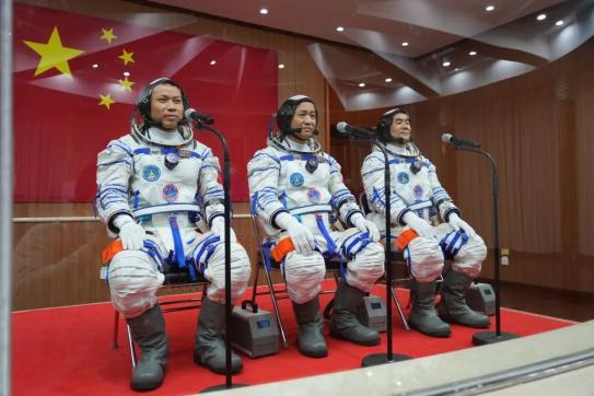 神舟十二号载人飞船发射成功三名宇航员飞赴中国空间站